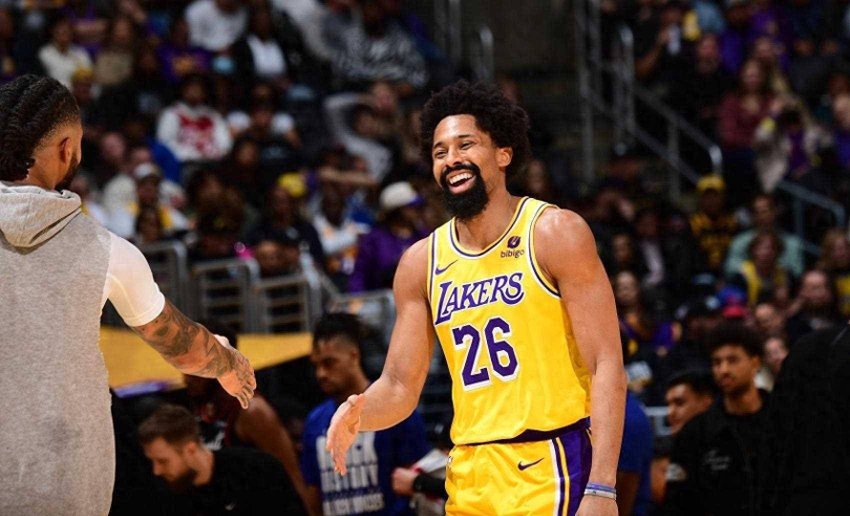 开云-JackeyLove新星重要助攻表现突出，湖人前途光明！