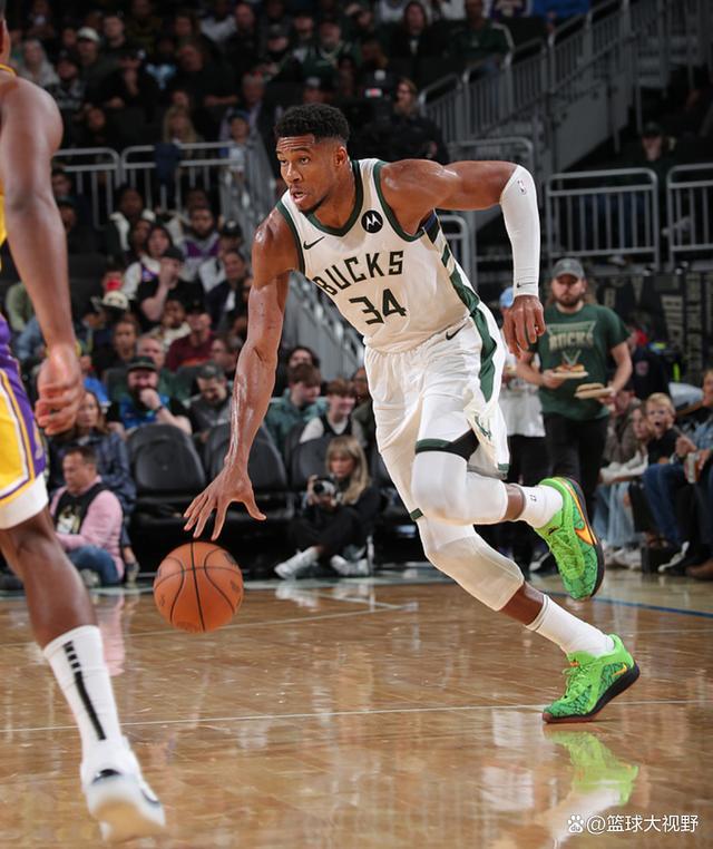 KAIYUN-字母哥重返赛场，出色防守首场状态出色，法国队观众沸腾！