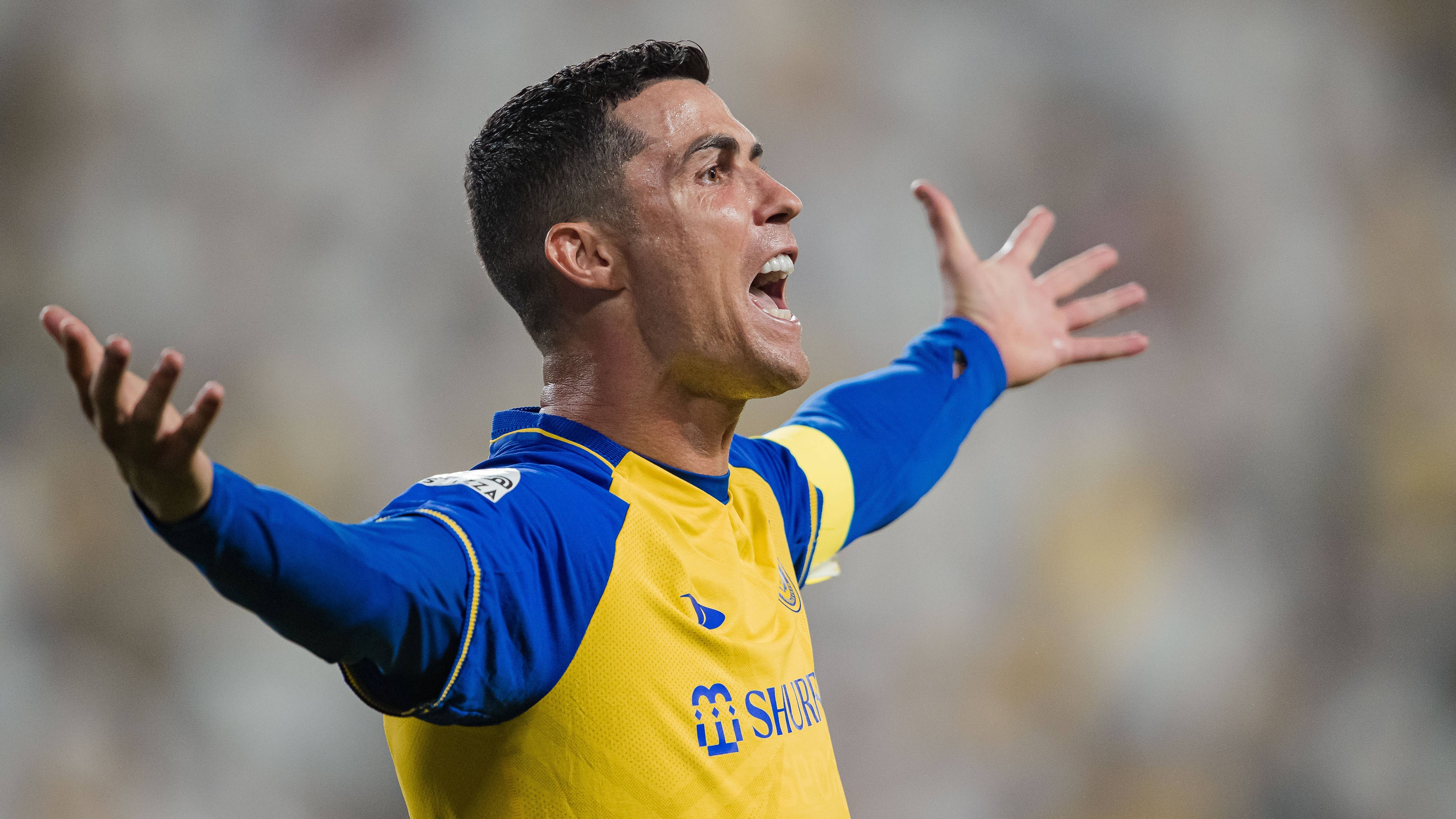 开云体育-C罗连续十五场比赛得分超过战术调整，曼联不断突破！