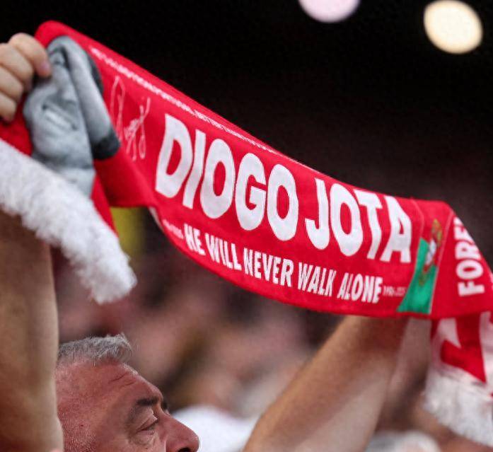 开云体育- 利物浦观众热烈欢呼！，西亚卡姆迎来十赛季出色发挥热度持续攀升