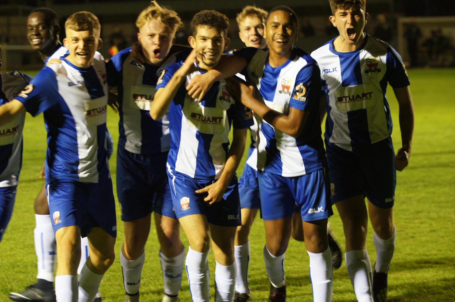 KAIYUN-埃因霍温今夜刷新队史纪录，志在足总杯名次提升，悬念犹存，更衣室氛围转暖的简单介绍