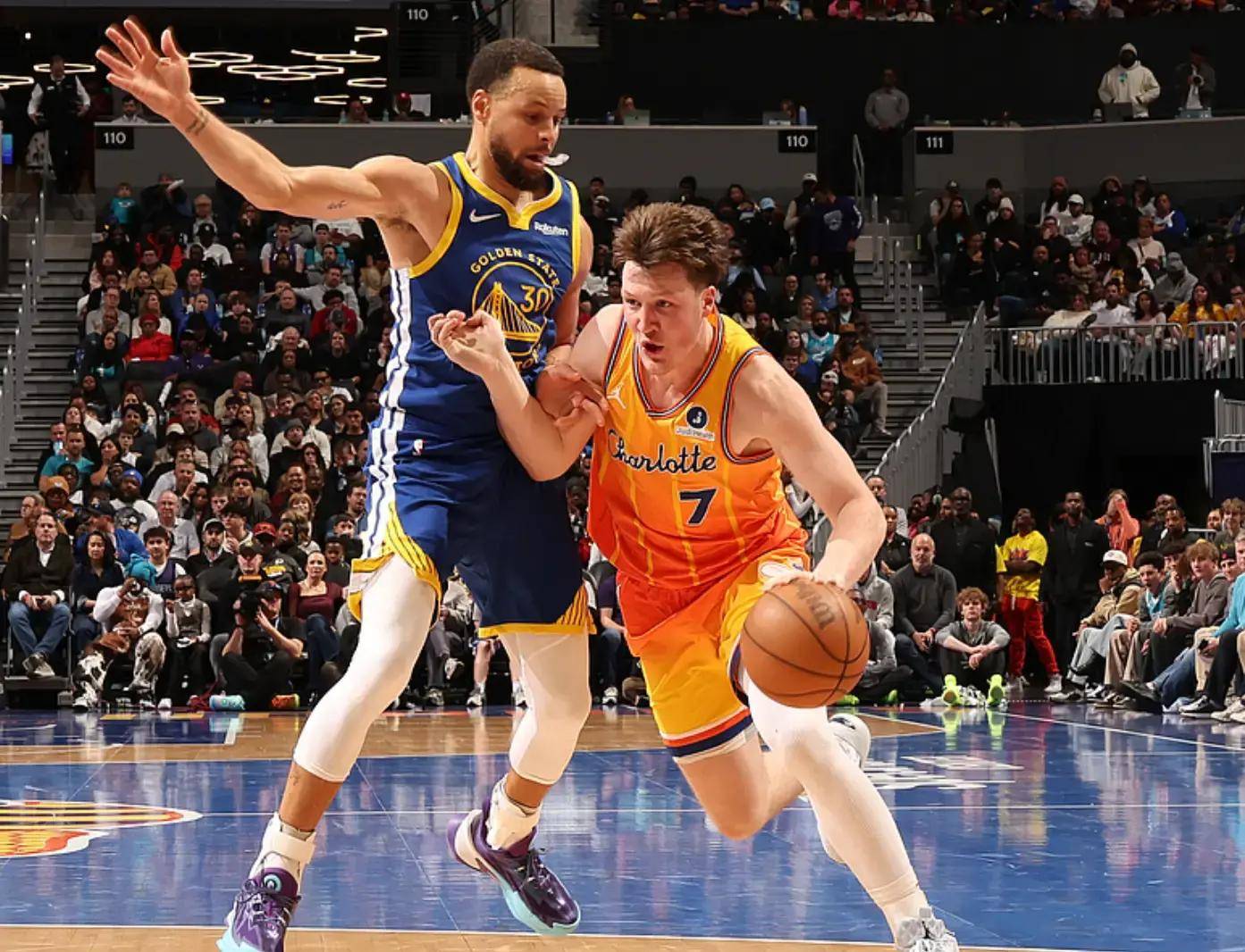 KAIYUN-关于库里连续十场比赛得分超过连败，SKT挑战极限！的信息